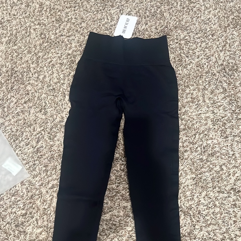 ZYIA black angle grid performance hi-rise 7/8 24” size medium